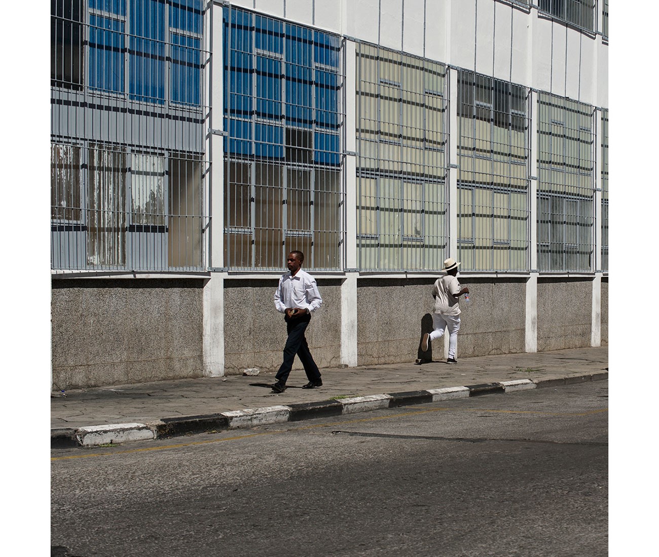 Windhoek_Tal-Street_Two-people-moving-in-opposite-directions