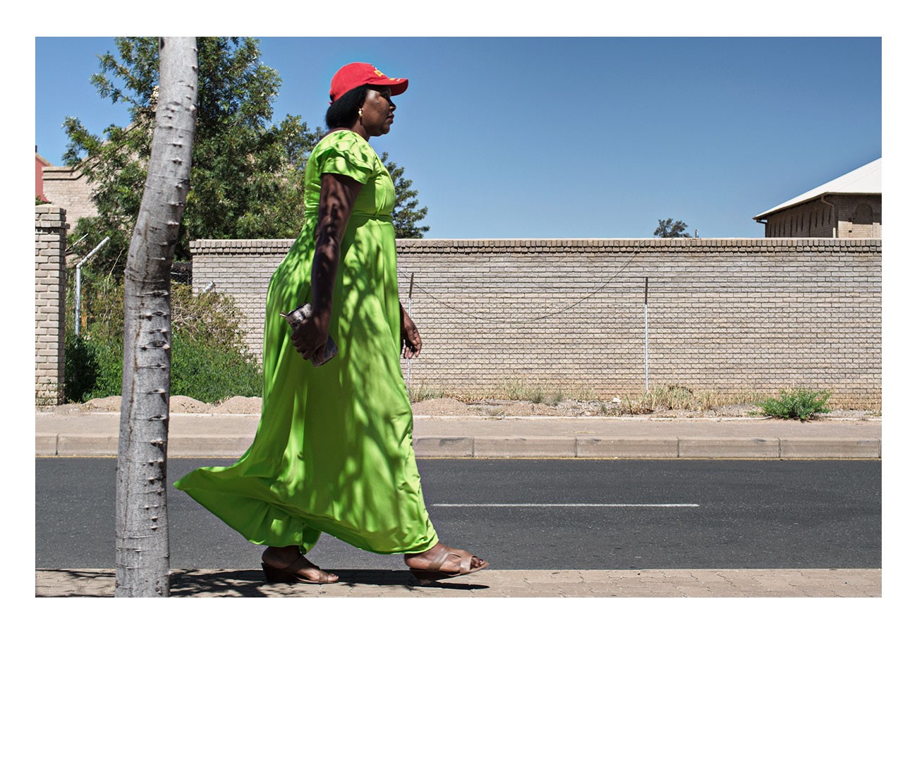 Windhoek_2018_Woman with a red cap and neon